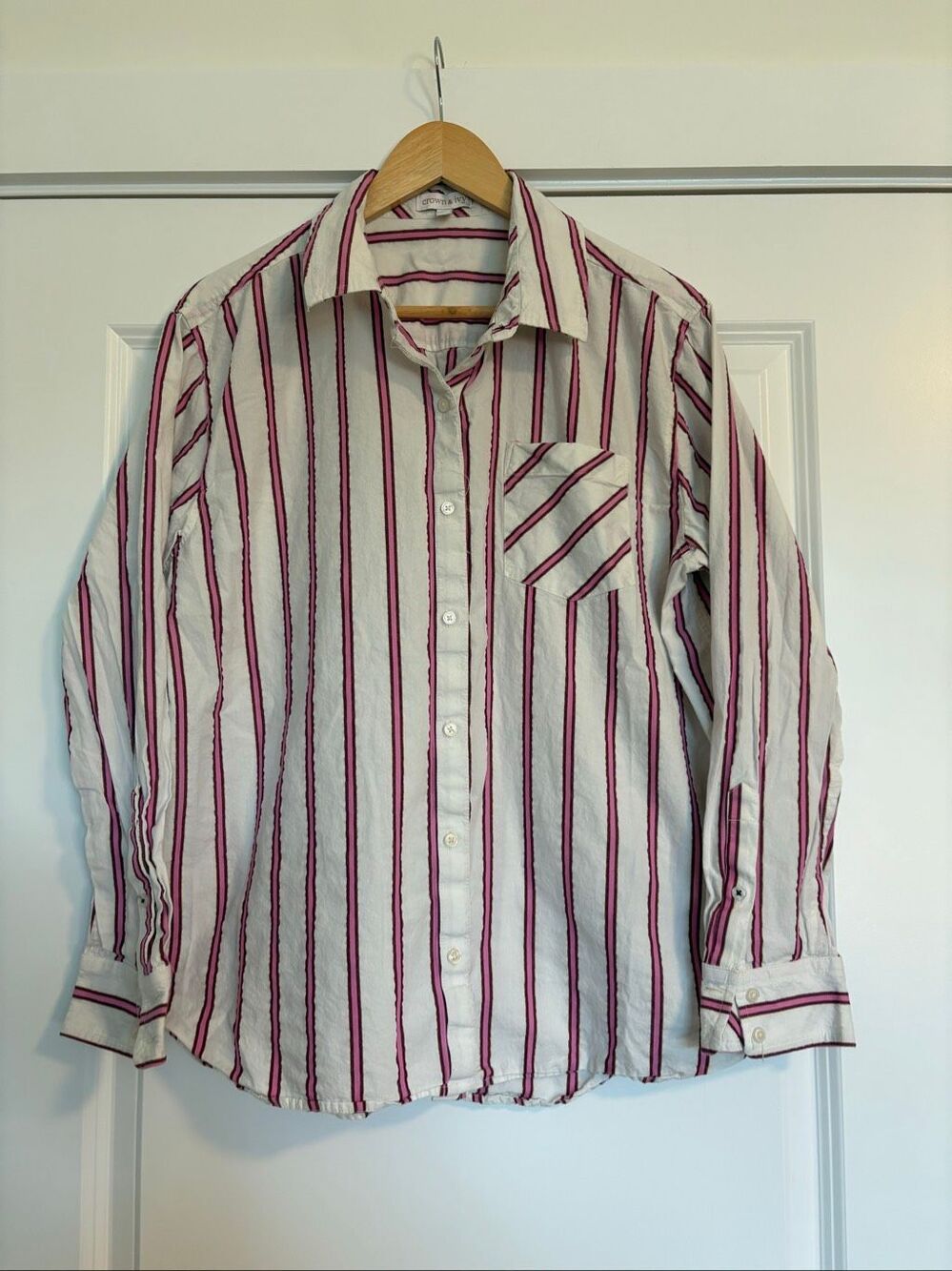 Crown & Ivy White Pink Striped Button Down Shirt Blouse Chest Pocket Size Large